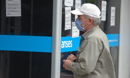 La medida está destinada a hombres de entre 60 y 64 años, y mujeres entre 55 y 59 años, que cuentan con los 30 años de aportes registrados y se encontraban al 30 de junio de 2021 desocupados. La medida está destinada a hombres de entre 60 y 64 años, y mujeres entre 55 y 59 años, que cuentan con los 30 años de aportes registrados y se encontraban al 30 de junio de 2021 desocupados.