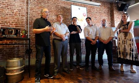 El lanzamiento se realizó en el pub de la Cervecería Santa Fe. El lanzamiento se realizó en el pub de la Cervecería Santa Fe.