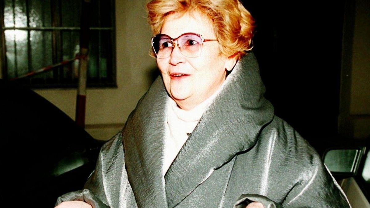 El 7 de marzo de 1997, Blauensteiner fue declarada culpable del asesinato de Alois Pichler, de 77 años, y condenada a cadena perpetua . El 7 de marzo de 1997, Blauensteiner fue declarada culpable del asesinato de Alois Pichler, de 77 años, y condenada a cadena perpetua .