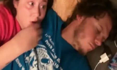 Descubre a su mujer siéndole infiel con su mejor amigo: el hombre finge estar dormido&nbsp;