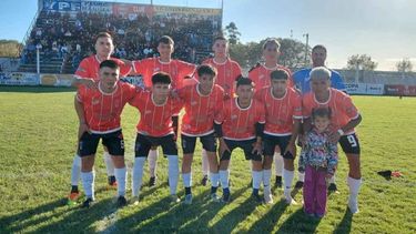 Huracán de Villa Ocampo goleó y está en la segunda fase de la Copa Santa Fe de Fútbol. Foot: Daniel Ojeda. Huracán de Villa Ocampo goleó y está en la segunda fase de la Copa Santa Fe de Fútbol. Foot: Daniel Ojeda.