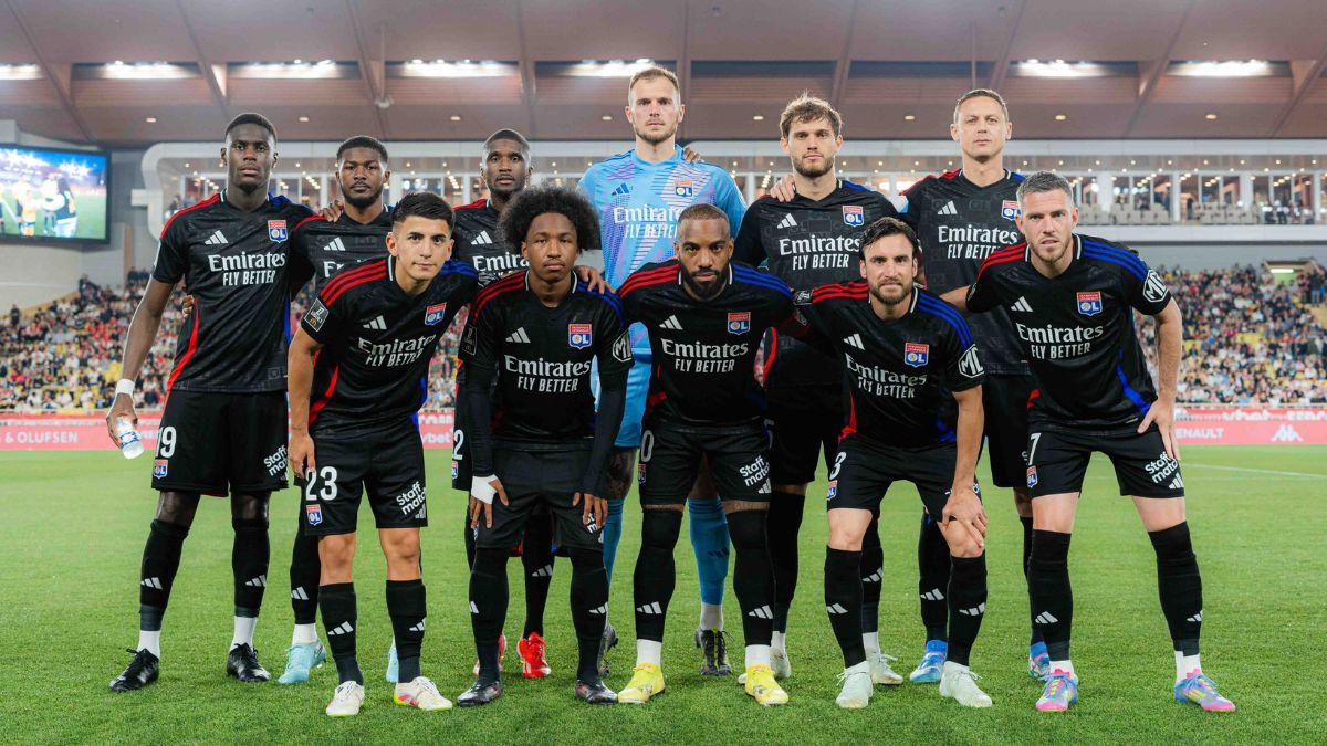 El Lyon de Francia descendió a la Ligue 2 por una deuda financiera. La directiva del club y recurrirá a una apelación.