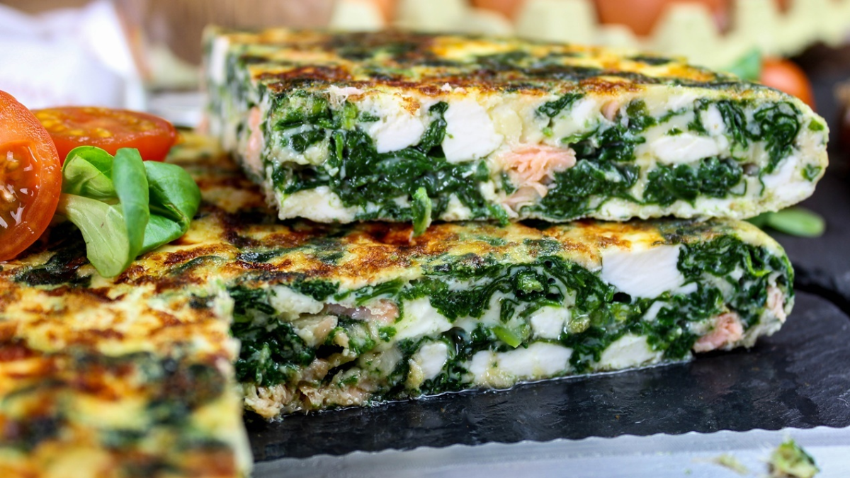 Tortilla de espinaca y queso la receta fácil, económica y saludable