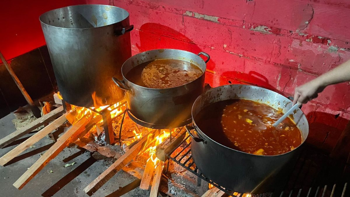 Durante esta jornada se sirvieron al menos 300 platos de guiso. Durante esta jornada se sirvieron al menos 300 platos de guiso.