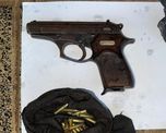 Durante el operativo de control en barrio 12 de Octubre secuestraron un arma, municiones y estupefacientes.