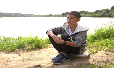Parece un ni&ntilde;o pero tiene 32 a&ntilde;os: No estoy envejeciendo, dice y asombra al mundo