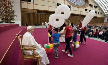 con torta y felicitaciones desde todo el mundo, francisco cumple hoy 81 anos con torta y felicitaciones desde todo el mundo, francisco cumple hoy 81 anos