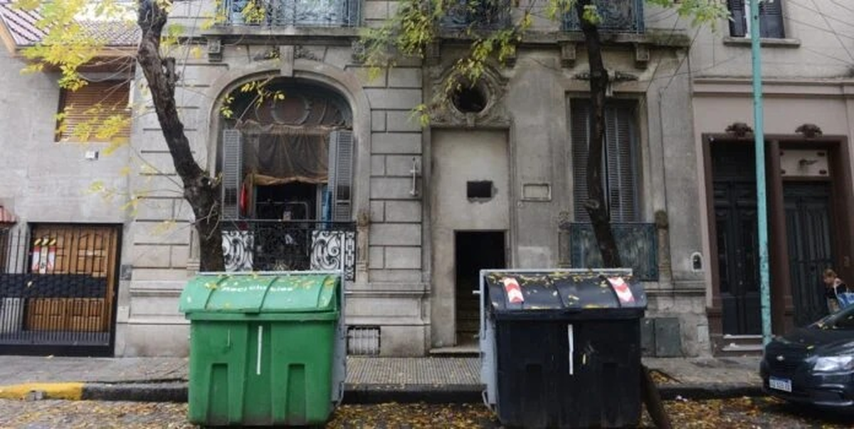 Dos parejas de lesbianas fueron atacadas en una pensión. Una falleció y tres se encuentran en grave estado. Dos parejas de lesbianas fueron atacadas en una pensión. Una falleció y tres se encuentran en grave estado.