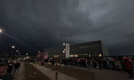 La tormenta llegando a Santa Fe en el Invensible, donde se desarrollan los Juegos Suramericanos.