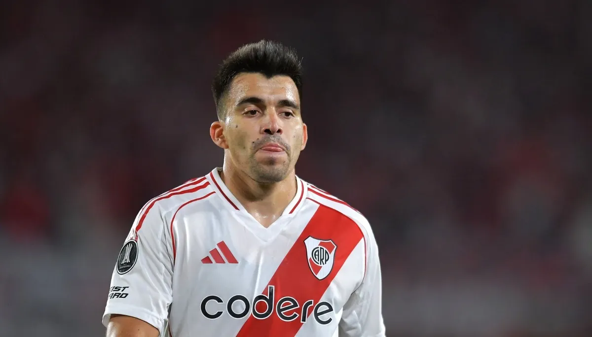 Leonardo Astrada fue con los tapones de punta contra el Huevo Acuña