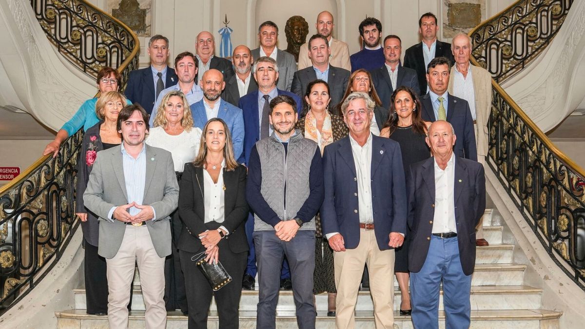 En Casa Gris, el mandatario y miembros de su gabinete compartieron una cena con ruralistas nacionales y de la provincia.