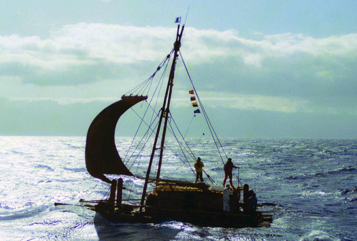 La balsa fue cargada con 1300 kilos de alimentos y 1200 litros de agua, más un anafe, dos tubos de gas de 45 kilos cada uno, una radio VHF, un botiquín quirúrgico, una brújula, un sextante, cartas marinas, y cámaras de video y fotográficas. En total, el peso de la embarcación era de 14 toneladas. La balsa fue cargada con 1300 kilos de alimentos y 1200 litros de agua, más un anafe, dos tubos de gas de 45 kilos cada uno, una radio VHF, un botiquín quirúrgico, una brújula, un sextante, cartas marinas, y cámaras de video y fotográficas. En total, el peso de la embarcación era de 14 toneladas.