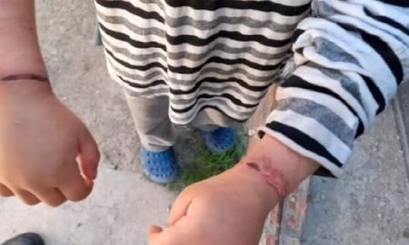 Rescataron a un nene de 6 años que había sido atado con alambres por su madre en Moreno Rescataron a un nene de 6 años que había sido atado con alambres por su madre en Moreno