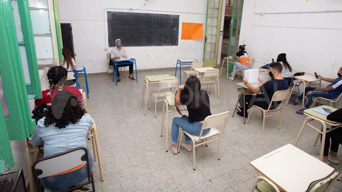 Con protocolos, los estudiantes de los últimos años regresaron a las aulas
