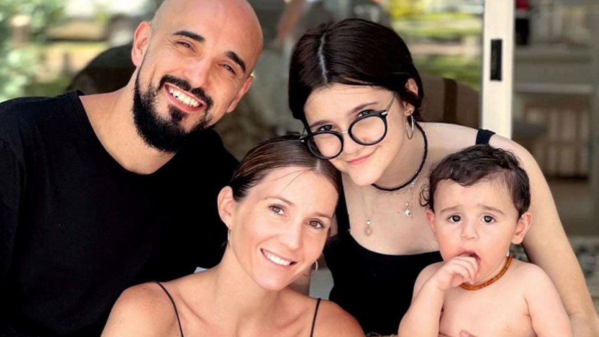 Abel Pintos junto a su familia.