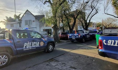 La policía pudo detener la fuga de los presos. La policía pudo detener la fuga de los presos.
