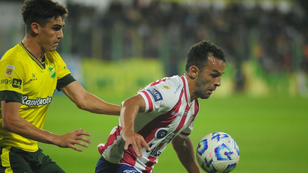 Lucas Gamba fue el más claro en Unión en los primeros 45 minutos. Lucas Gamba fue el más claro en Unión en los primeros 45 minutos.