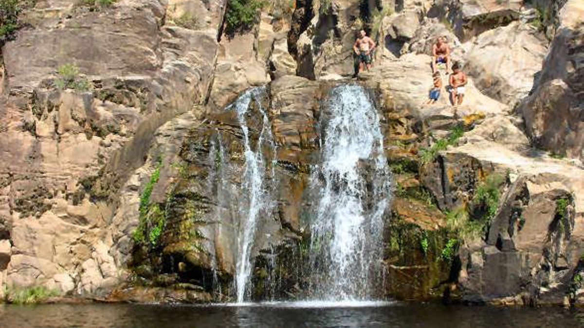 Escapada a una cascada mágica de Córdoba, el destino perfecto para disfrutar del paisaje serrano