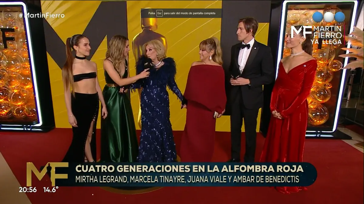 Ámbar de Benedictis fue a los Martín fierro casi en topless y Mirtha se enojo