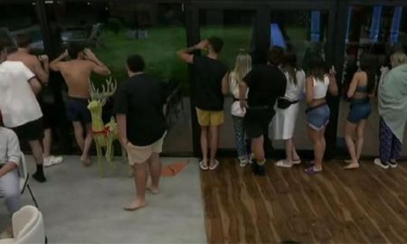 Los participantes de Gran Hermano, atentos a la lluvia. Los participantes de Gran Hermano, atentos a la lluvia.