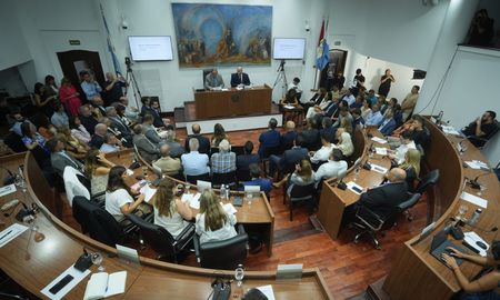 Las palabras del intendente en el Concejo Municipal dejaron planteado el rumbo de gestión y despertaron distintas interpretaciones. Las palabras del intendente en el Concejo Municipal dejaron planteado el rumbo de gestión y despertaron distintas interpretaciones.