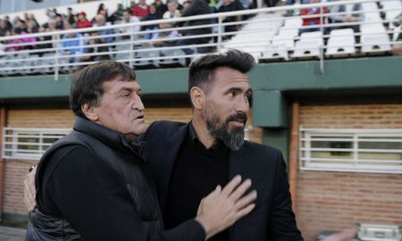 Julio Falcioni tiene las horas contadas en Independiente y Eduardo Domínguez suma créditos para ser el nuevo DT del Rojo. Julio Falcioni tiene las horas contadas en Independiente y Eduardo Domínguez suma créditos para ser el nuevo DT del Rojo.