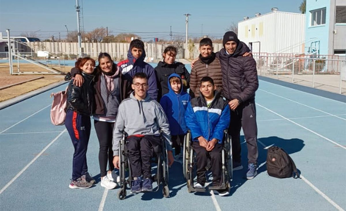 Deporte Adaptado Santa Fe se compone de 25 alumnos de entre 9 y 25 años que llegan a Monte Vera desde diversas localidades. Deporte Adaptado Santa Fe se compone de 25 alumnos de entre 9 y 25 años que llegan a Monte Vera desde diversas localidades.