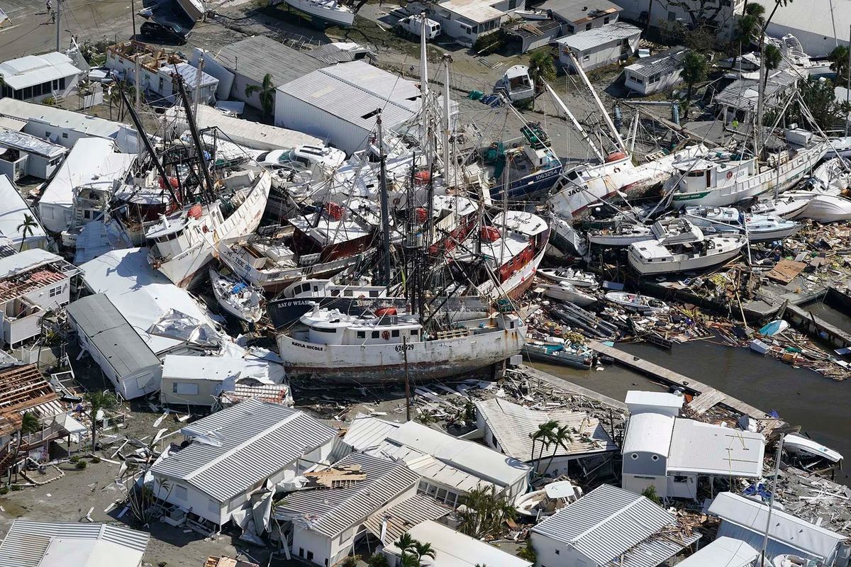 Las imágenes de los barcos volcados, y dentro de las avenidas de Fort Myers, impresionan. El huracán Ian los arrastró hasta la ciudad.