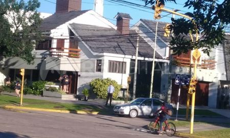 Allanamiento en la casa de uno de los referentes históricos de la empresa Vicentin en Avellaneda. Allanamiento en la casa de uno de los referentes históricos de la empresa Vicentin en Avellaneda.