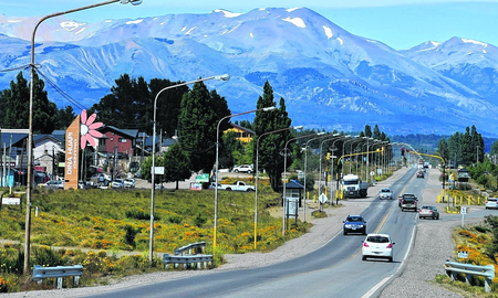 Dina Huapi, un pueblo tranquilo con playas infinitas en la Patagonia Dina Huapi, un pueblo tranquilo con playas infinitas en la Patagonia