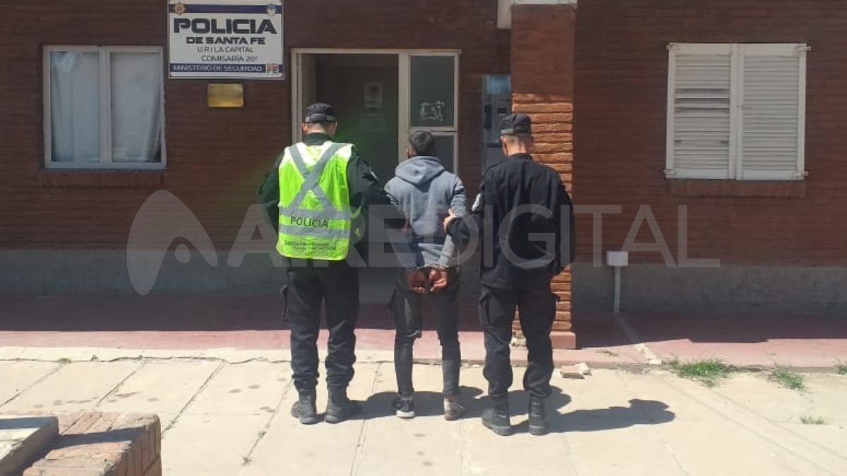 El joven de 24 años fue detenido y trasladado a la Comisaría 20° de Monte Vera.