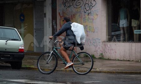 Las condiciones comienzan a desmejorar en nuestra provincia. La nubosidad va cubriendo todo el norte del país y se espera que hacia el final del este jueves ya comiencen a ocurrir algunas precipitaciones en territorio santafesino. Las condiciones comienzan a desmejorar en nuestra provincia. La nubosidad va cubriendo todo el norte del país y se espera que hacia el final del este jueves ya comiencen a ocurrir algunas precipitaciones en territorio santafesino.
