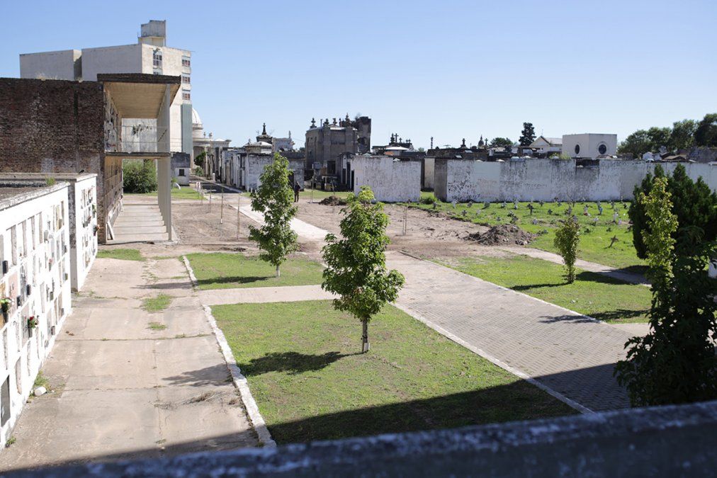 En los espacios que se demolieron se crearon un espacio verde y una galería.&nbsp;