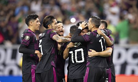México venció 2-1 a Canadá y avanzó a la final de la Copa de Oro de la Concacaf, donde enfrentará a Estados Unidos. México venció 2-1 a Canadá y avanzó a la final de la Copa de Oro de la Concacaf, donde enfrentará a Estados Unidos.