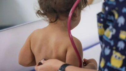 Tos convulsa en Santa Fe: un bebé de tres meses fue diagnosticado en el hospital de Niños