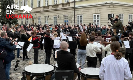 La Orquesta Sinfónica de Kiev huyó de la capital, asediada por los rusos, y tocó este miércoles en Lviv. La Orquesta Sinfónica de Kiev huyó de la capital, asediada por los rusos, y tocó este miércoles en Lviv.
