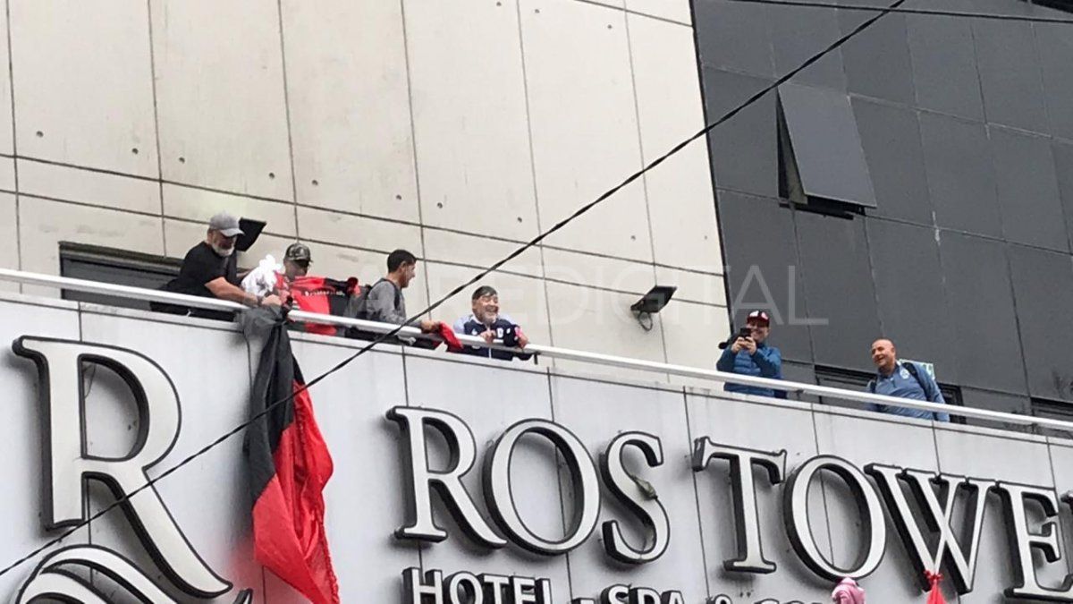 Maradona revolucionó Rosario en la previa de Newell’s vs. Gimnasia y Esgrima de La Plata