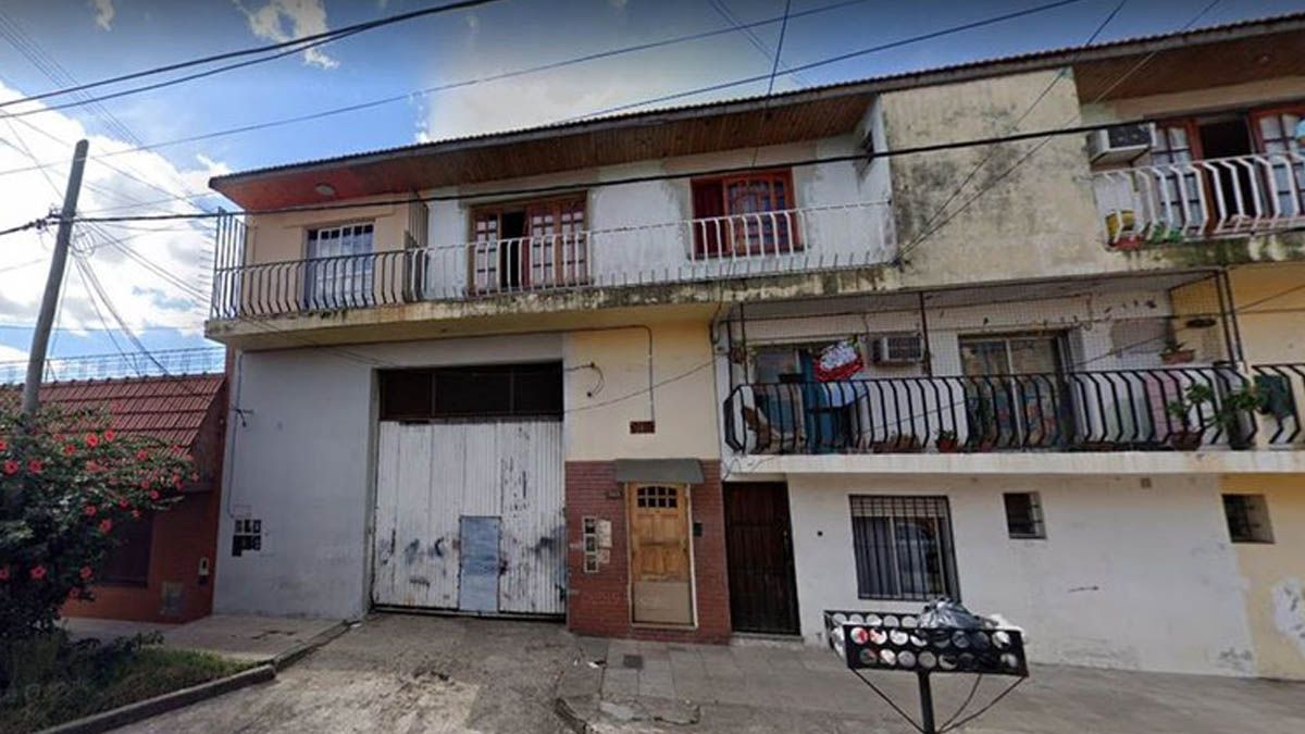 La entrada del departamento donde ocurri&oacute; el crimen&nbsp;