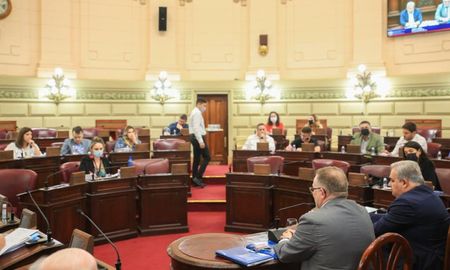 A la preocupación en materia de seguridad, se suma ahora la polémica en el ámbito político de la provincia de Santa Fe. A la preocupación en materia de seguridad, se suma ahora la polémica en el ámbito político de la provincia de Santa Fe.