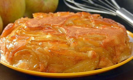 Torta de manzana invertida en sartén: la receta rápida y fácil para hacer en casa Torta de manzana invertida en sartén: la receta rápida y fácil para hacer en casa