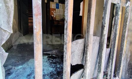 Así quedó la puerta de la Secretaría de la Niñez en la sede de Rosario. Así quedó la puerta de la Secretaría de la Niñez en la sede de Rosario.