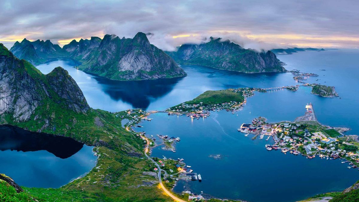 Noruega mantiene políticas de igualdad salarial y licencias parentales que generan una cultura de respeto y participación femenina activa en todos los espacios públicos. Noruega mantiene políticas de igualdad salarial y licencias parentales que generan una cultura de respeto y participación femenina activa en todos los espacios públicos.