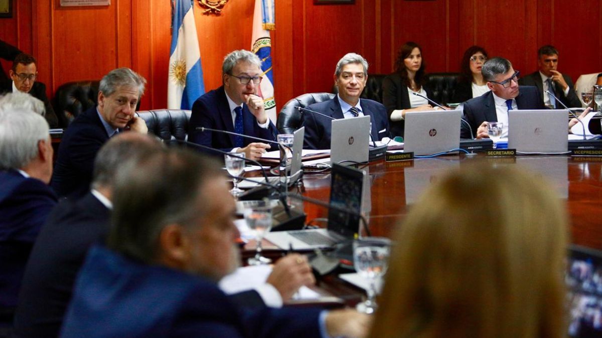 El Plenario aprobó distintos dictamenes y se elevaron 17 ternas al Poder Ejecutivo con 51 postulantes.