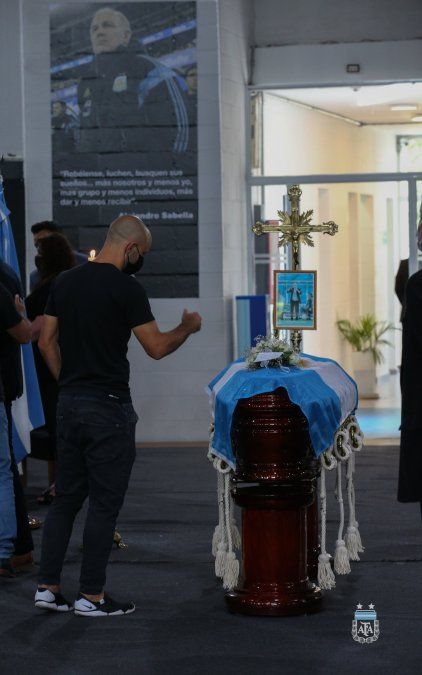 Javier Mascherano despidió a Alejandro Sabella en el predio de AFA.