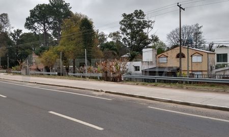 En ruta 1 y calle Los Duendes, tres hombres armados ingresaron por la noche de este jueves a robar a la casa de Juan Carlos de 71 años. En ruta 1 y calle Los Duendes, tres hombres armados ingresaron por la noche de este jueves a robar a la casa de Juan Carlos de 71 años.