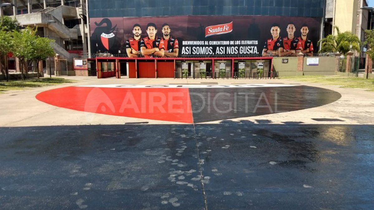 El Club Col&oacute;n ya tap&oacute; las pintadas.