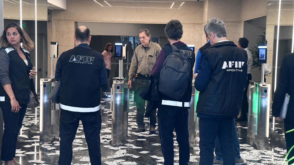 Los allanamientos se realizaron en el micro centro porteño