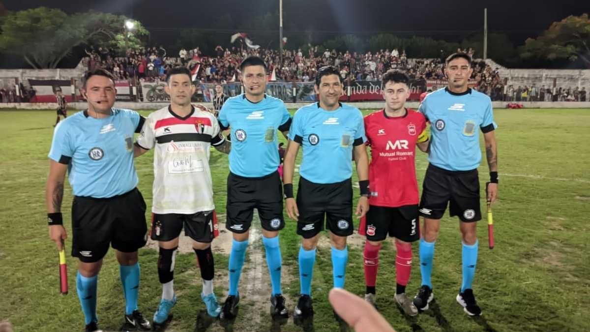 En la ida, se impuso Atl&eacute;tico y Tiro. En la vuelta Romang pudo forzar los penales. Foto: Maximiliano Ruiz D&iacute;az.