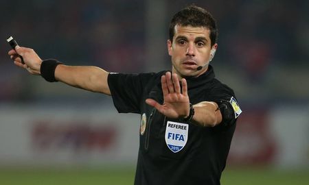 Andrés Cunha, quien dirigió Argentina-Brasil, fue suspendido junto al encargado del VAR por su desempeño en el partido por las Eliminatorias Sudamericanas. Andrés Cunha, quien dirigió Argentina-Brasil, fue suspendido junto al encargado del VAR por su desempeño en el partido por las Eliminatorias Sudamericanas.