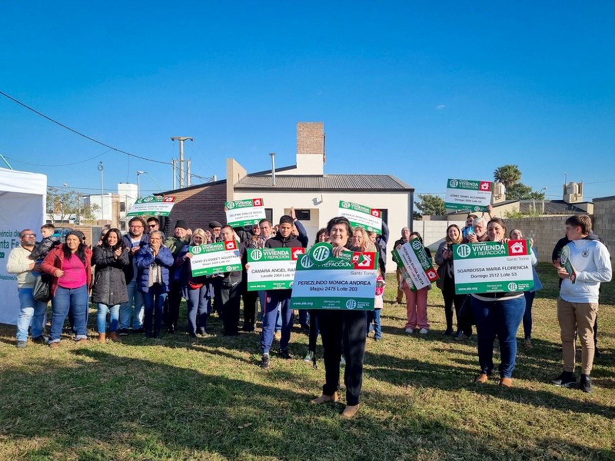 ATE entregó las llaves de sus viviendas a diez familias de Santo Tomé